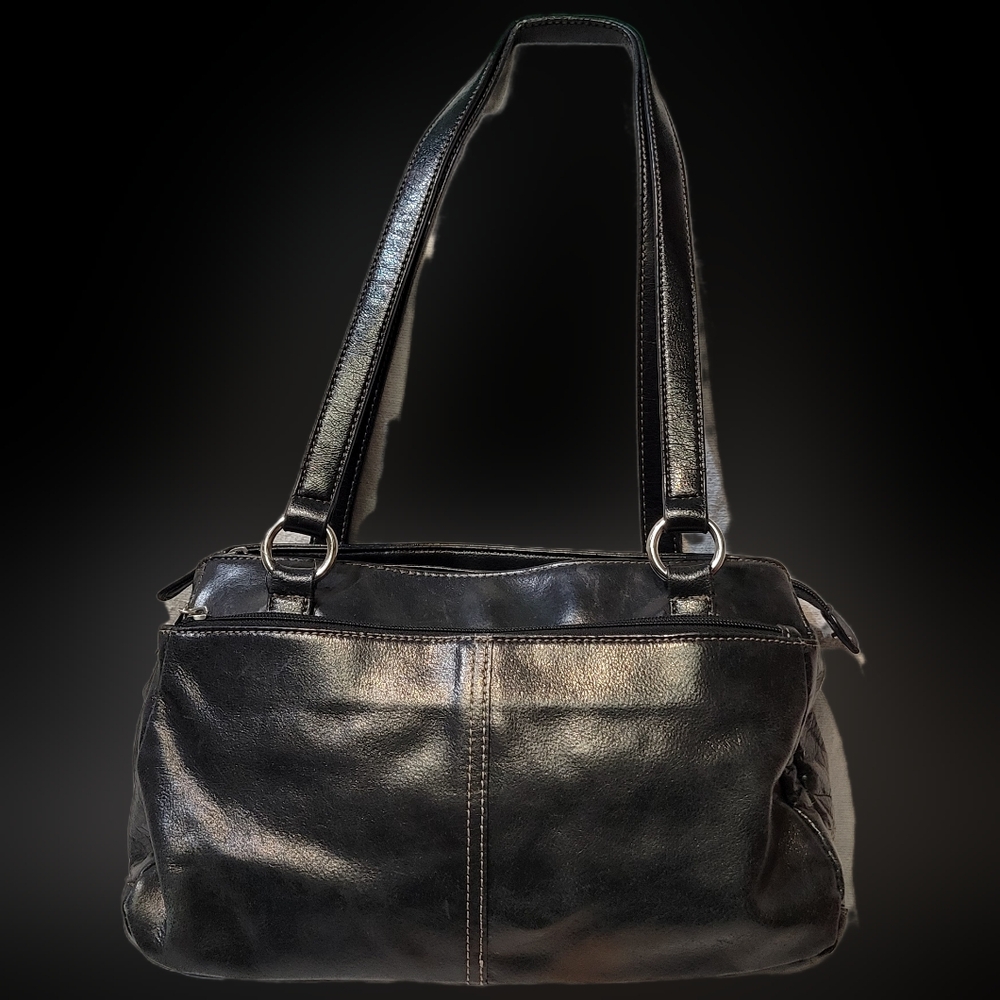 Kim Roger's handbag 👜 black and with so many pockets !!